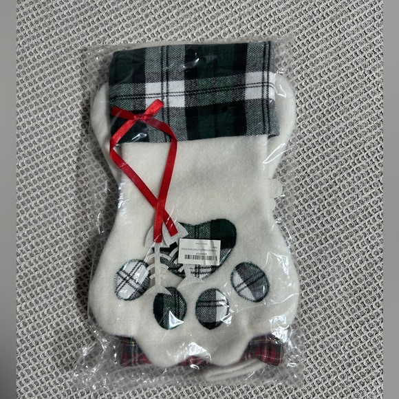 Bundle of christmas stockings in red and green colors - Picture 2 of 2